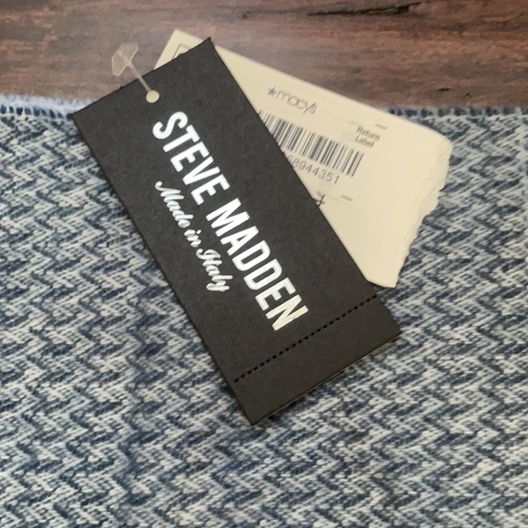 Steve Madden scarf in blue shades - Picture 2 of 4
